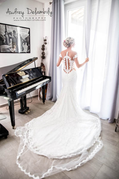 robe-mariage-dentelle-sirene-audrey-delambily-photographe-var-toulon-preparatifs